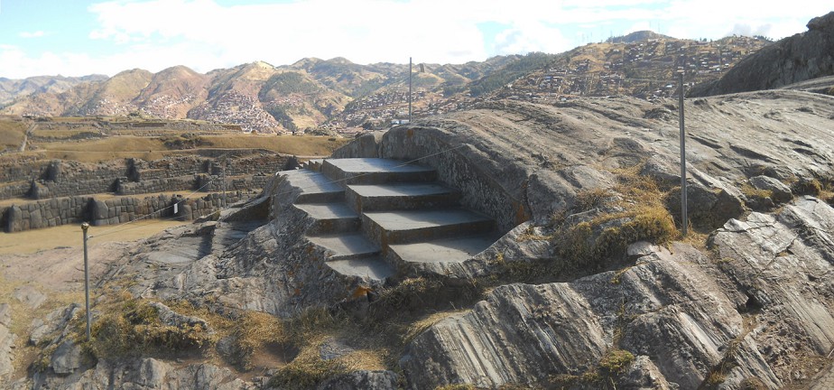 Sacsayhuam�n (Cusco), en la colina aplanada, el trono gigante, panorama