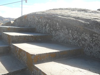 Sacsayhuam�n (Cusco), el trono gigante en la colina aplanada, primer plano 03
