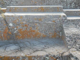 Sacsayhuam�n (Cusco), el trono gigante en la colina aplanada, detalle 02