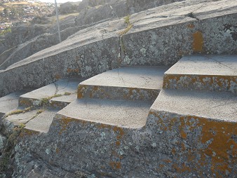 Sacsayhuam�n (Cusco), el trono gigante en la colina aplanada, detalle izquierdo 02