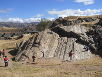 Sacsayhuamn (Cusco), Rutschbahnen 02