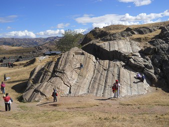 Sacsayhuam�n (Cusco), toboganes 03