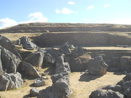 Sacsayhuam�n (Cusco), grosser Steinbruch, die Ansammlung Steine 04