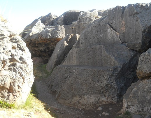 Sacsayhuam�n (Cusco), grosser Steinbruch, grosser Thron in Stein gehauen 01 - Nahaufnahme 01