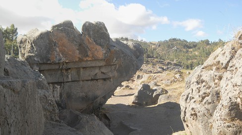 Sacsayhuam�n (Cusco), grosser Steinbruch, der Fels mit den umgedrehten Treppen, Panorama