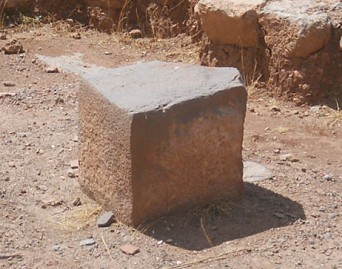 Cusco Sacsayhuam�n, on the way to the rock of stairs and thrones "Chinchana grande" - groundworks and cut stones in form of a cube - zoom