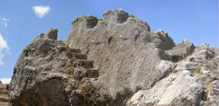Der Treppen- und Thronfelsen "Chinchana grande" (Treppenfelsen) Teil 1, zwei Treppen - Panorama