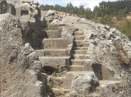 The rock of stairs and thrones "Chinchana grande" (rock of stairs) part 1: the second stairs, zoom