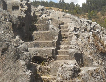 Detalles de la roca de escaleras y tronos "Chinchana grande" parte 2 derecha, detalle escaleras