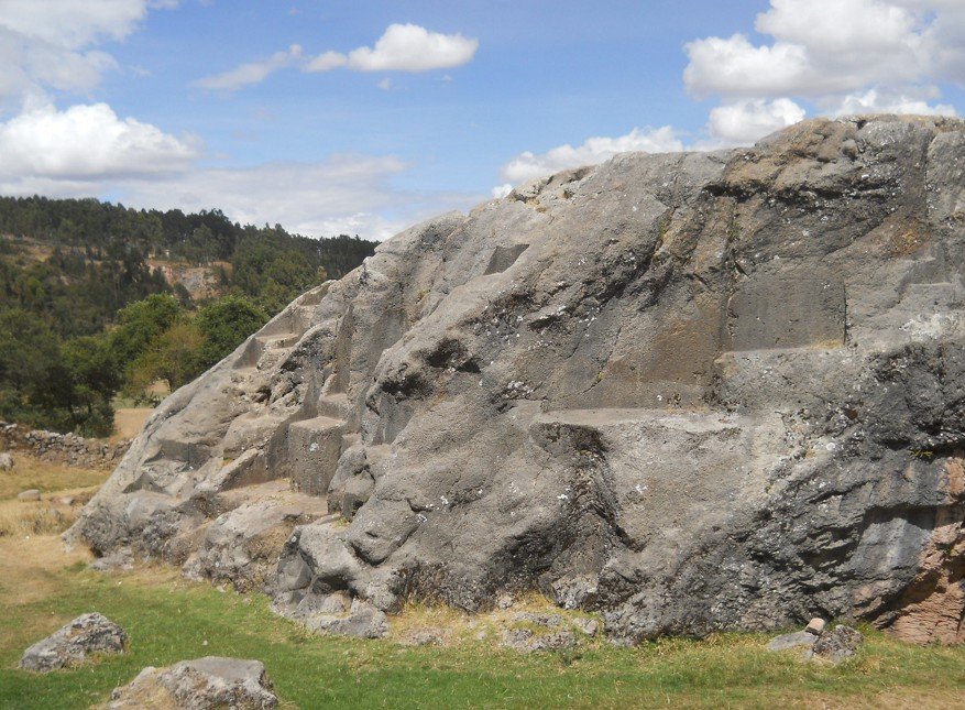 Details from the rock of stairs and thrones "Chinchana grande", view 3-1 with many thrones on the left side