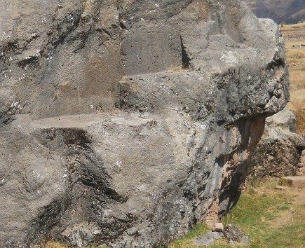 Details from the rock of stairs and thrones "Chinchana grande", view 3, big cuts of the big throne surfaces, zooms 2