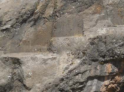 Details from the rock of stairs and thrones "Chinchana grande", view 3, big cuts of the big throne surfaces, zoom 3