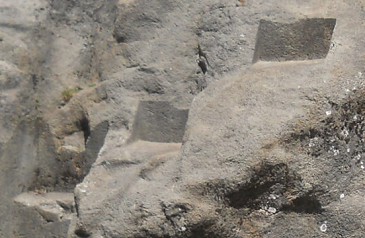 Cusco Sacsayhuam�n, rock of stairs and thrones "Chinchana grande", singular platforms 01