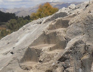 Cusco Sacsayhuam�n, rock of stairs and thrones "Chinchana grande", little throne 1