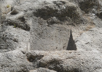 Cusco Sacsayhuam�n, rock of stairs and thrones "Chinchana grande", singular throne