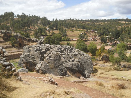 Der Treppen- und Thronfelsen "Chinchana grande" (Treppenfelsen)