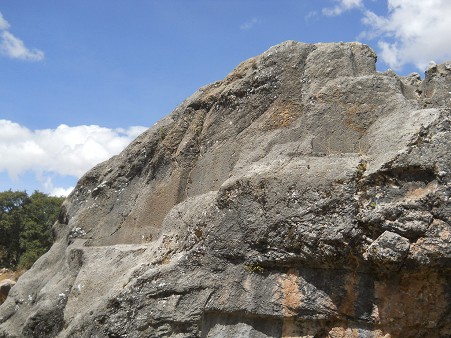 Details vom Treppen- und Thronfelsen "Chinchana grande", Ansicht 3, grosse Schnitte der grossen Thronfl�chen - Nahaufnahme