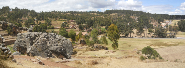 Der Treppen- und Thronfelsen "Chinchana grande" (Treppenfelsen), Panorama 01