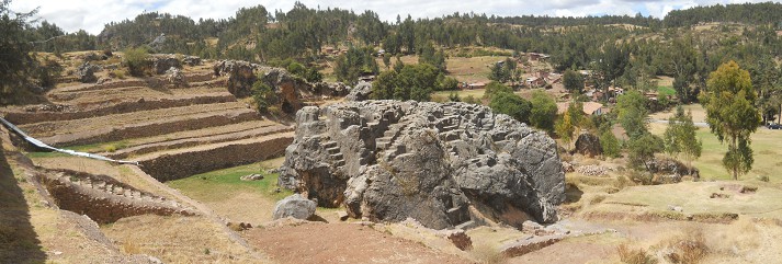 Der Treppen- und Thronfelsen "Chinchana grande" (Treppenfelsen), Panorama 02