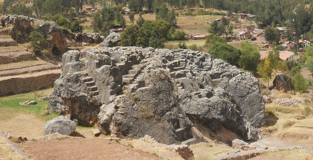 Der Treppen- und Thronfelsen "Chinchana grande" (Treppenfelsen), Panorama 02, Nahaufnahme