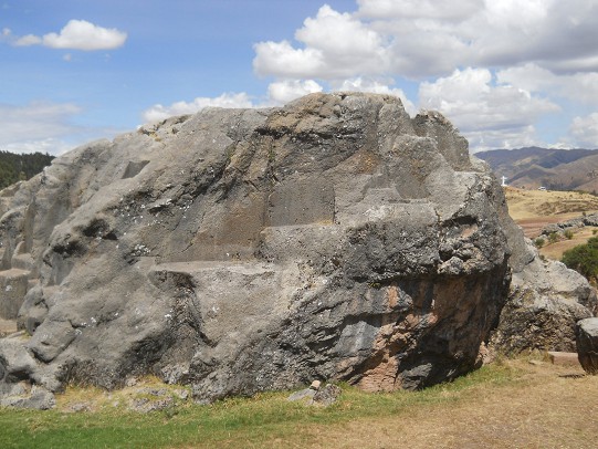 Details vom Treppen- und Thronfelsen "Chinchana grande", Ansicht 3, grosse Schnitte der grossen Thronfl�chen