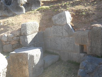 Cusco Sacsayhuam�n 10, campo ca�tico, rinc�n del muro