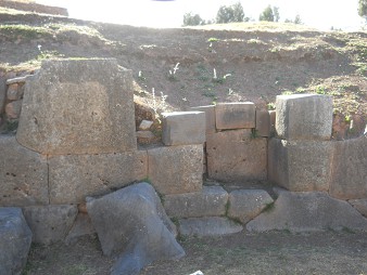 Cusco Sacsayhuam�n 10, campo ca�tico, parte del muro 03