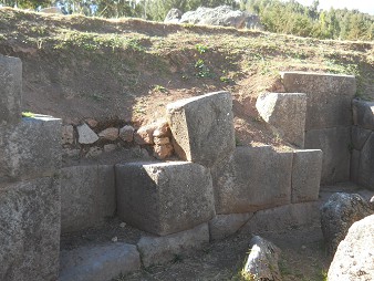 Cusco Sacsayhuam�n 10, campo ca�tico, parte del muro 06