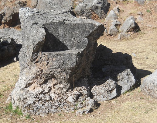 Cusco Sacsayhuam�n 10, campo ca�tico, trono parcial 01, primer plano