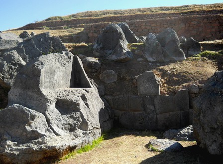 Cusco Sacsayhuam�n 10, campo ca�tico, trono parcial 03