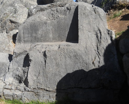 Cusco Sacsayhuam�n 10, campo ca�tico, trono parcial 04, primer plano