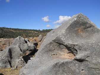 Cusco Sacsayhuamn 10, Chaosbereich, gewellte, geschmolzene Steine 03