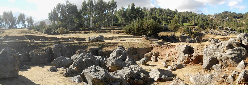 Cusco Sacsayhuam�n 10, campo ca�tico, piedras ca�ticas, panorama 01