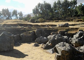 Cusco Sacsayhuamn 10, chaos area with it's chaos of stones 01