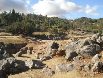 Cusco Sacsayhuamn 10, Chaosbereich mit dem Steinechaos 3