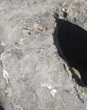 Cusco Sacsayhuam�n 10, campo ca�tico, piedras fundidas con dise�o grabado 04, primer plano