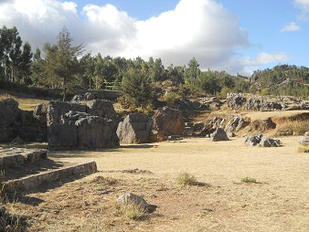 Cusco Sacsayhuam�n, area with giant stones and thrones 02