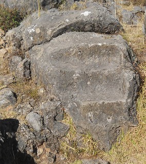Cusco Sacsayhuam�n: amphitheater, stairs in one piece - zoom