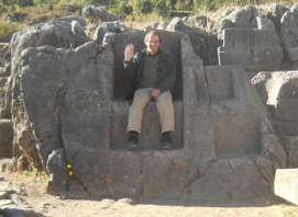 Cusco Sacsayhuam�n: In the amphitheater is a chaos
              zone with a throne wall, Michael Palomino is greeting