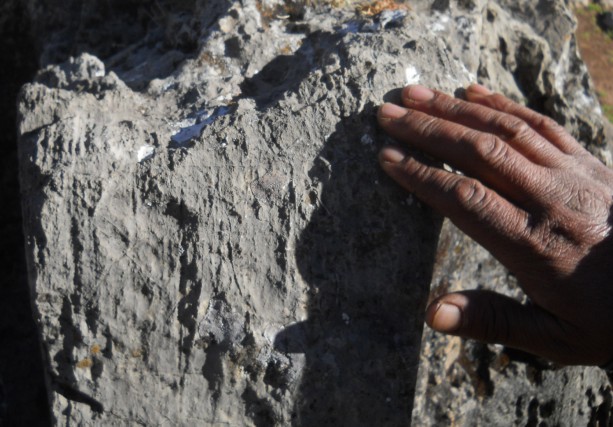 Cusco Sacsayhuam�n: in the amphitheater, milled stone 02, zoom 02