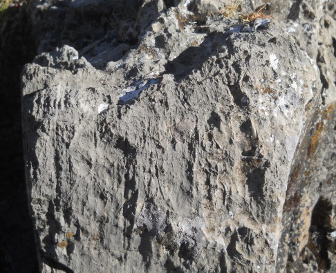 Cusco Sacsayhuam�n: in the amphitheater, milled stone 02, zoom 3