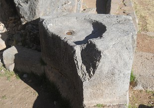 Cusco Sacsayhuamn: el anfiteatro, trono medio redondo