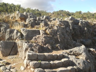 Cusco Sacsayhuam�n, amphitheater: one more throne zone: big stairs and cut stones