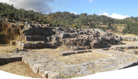Cusco Sacsayhuam�n, amphitheater: one more throne zone: groundwork and throne, panorama