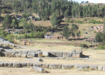 Cusco Sacsayhuam�n, amphitheater: groundwork with perfect stones in one line