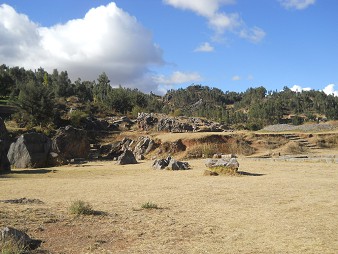 Cusco Sacsayhuam�n, Bereich mit Gigasteinen und Thronen 03