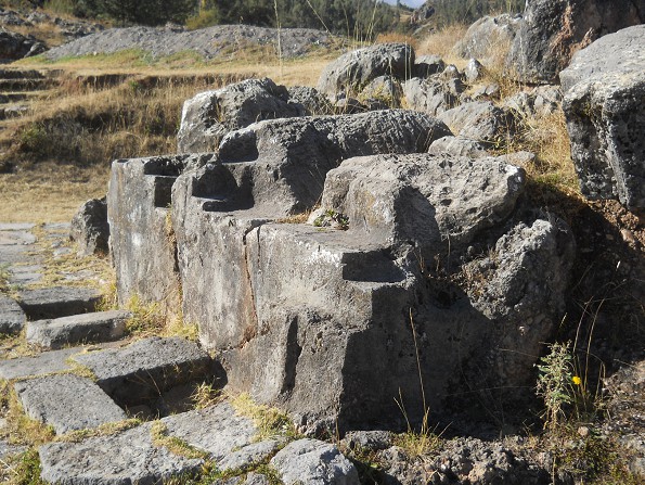 Cusco Sacsayhuam�n: Das Amphitheater, Seitenansicht der Throne