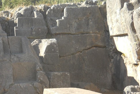 Cusco Sacsayhuam�n: Im Amphitheater bei der Thronwand geschnittene Steine mit rechten Winkeln, Nahaufnahme