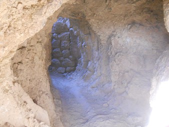 Cusco Sacsayhuam�n, even more mysteries: tunnel 01