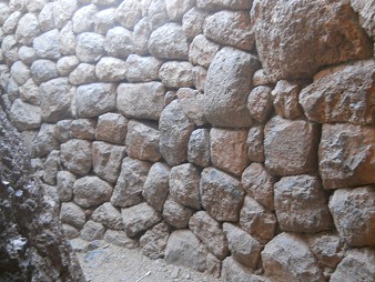 Cusco Sacsayhuam�n, even more mysteries: tunnel 01 - raw wall